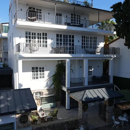 Royal Hayat Old Town Hotel *